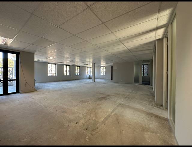 557M² OFFICE TO LET IN SANDOWN